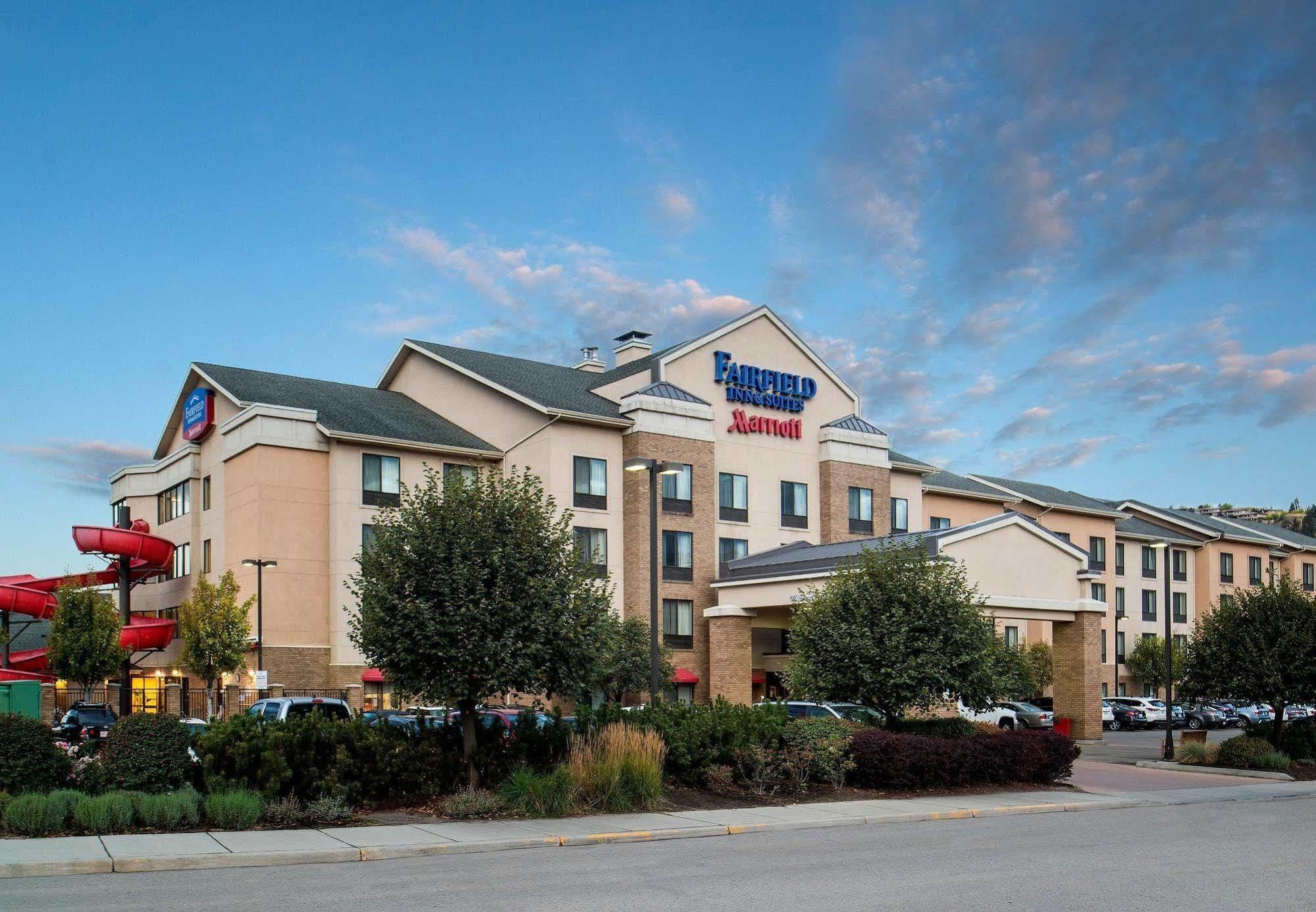 Fairfield Inn & Suites By Marriott Kelowna Exterior photo